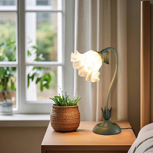 Vintage Flower Bedside Lamp – 3-Color LED, Adjustable 360° Neck, Romantic Room Decor